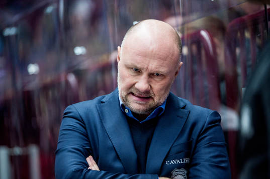 Malmö Redhawks tränare Peter Andersson deppar