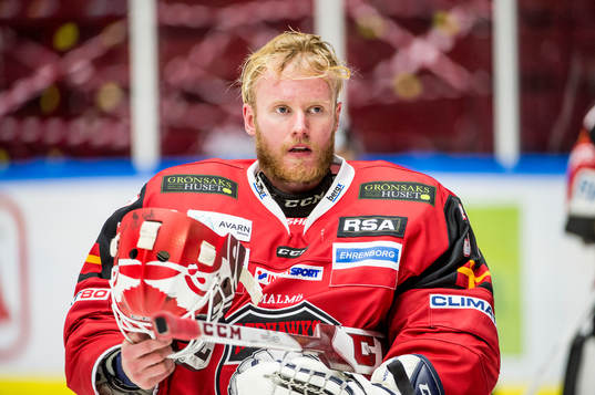 Malmö Redhawks målvakt Jonas Gunnarsson innan