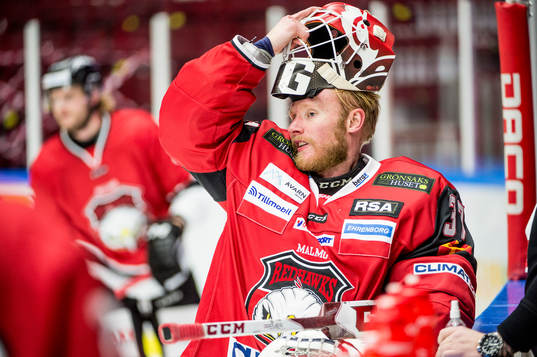 Malmö Redhawks målvakt Jonas Gunnarsson innan