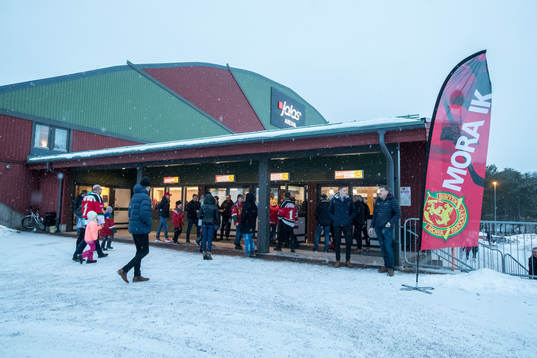 Talas Arena exteriör innan ishockeymatchen i SHL mellan