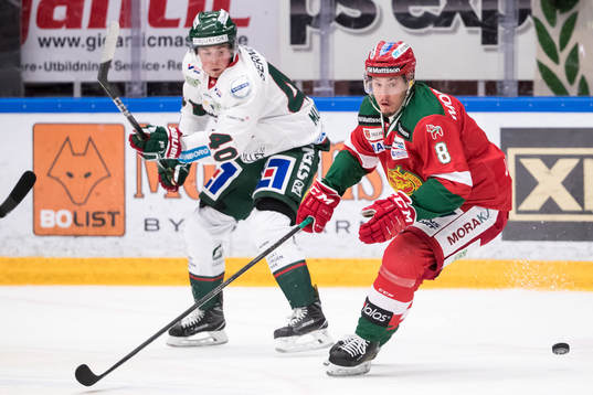 Moras Robin Johansson och Frölundas Joel Mustonen  i