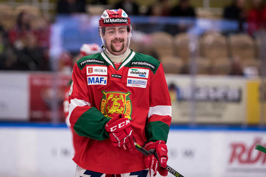 Moras Emil Aronsson  i ishockeymatchen i SHL mellan Mora
