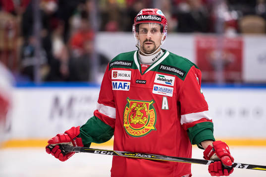 Moras Daniel Grillfors  i ishockeymatchen i SHL mellan Mora