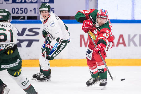 Moras Tomas Skogs och Frölundas Joel Mustonen  i