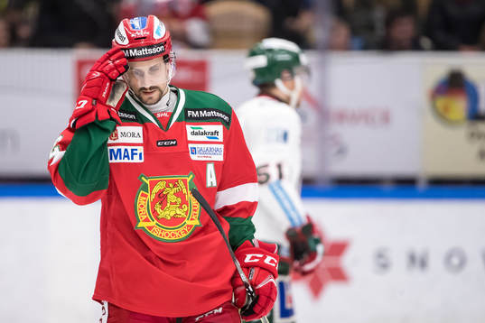 Moras Daniel Grillfors  i ishockeymatchen i SHL mellan Mora