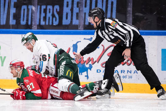 Frölundas Jonathan Sigalet och Moras Matt Bailey  i