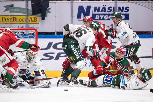 Frölundas målvakt Johan Gustafsson och Rasmus Dahlin och