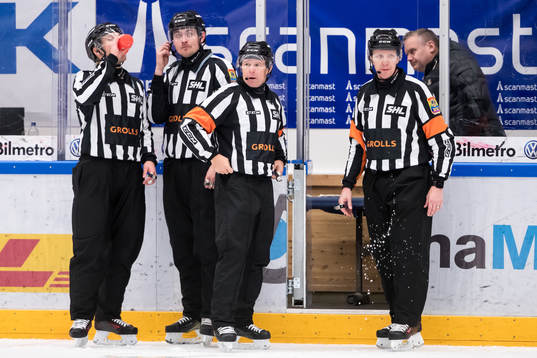 Linjedomare Andreas Lunden, David Laksola och domare Wolmer