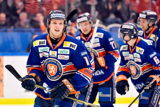 Växjös Jonas Röndbjerg jublar