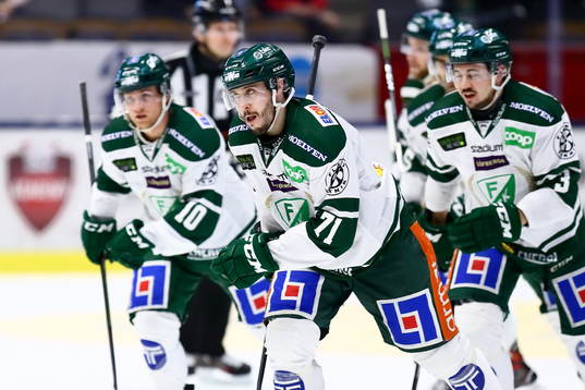 Färjestads Jesse Virtanen har precis gjort mål