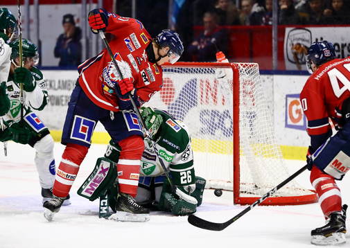 Linköpings Emil Sylvegård gör mål 4-3 på Färjestads