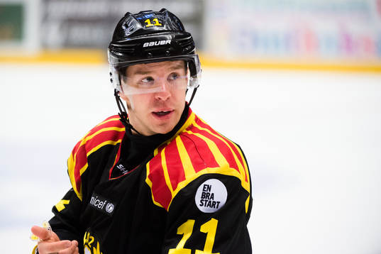 171209 Brynäs Kevin Clark har ont