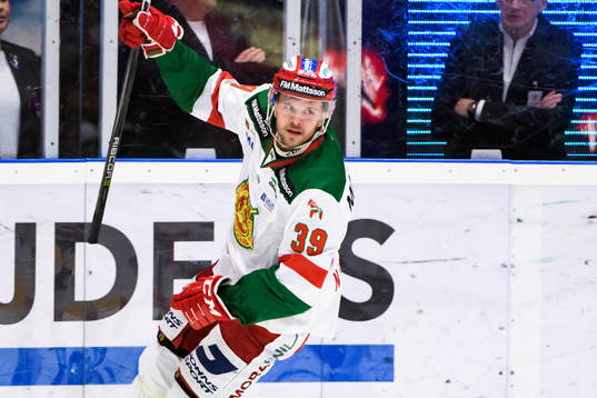 Moras Jacob Nilsson jublar