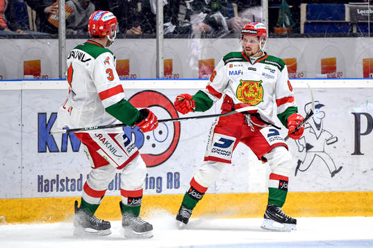 Moras Mathias Bromé jublar med Brandon Gormley
