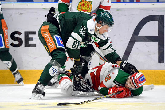 Färjestads Johan Ryno och Moras Daniel Grillfors