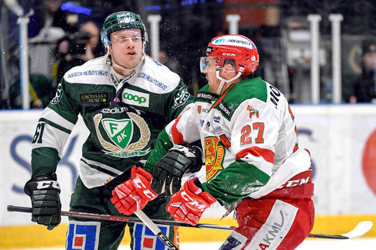 Färjestads Johan Ryno och Moras Matt Bailey