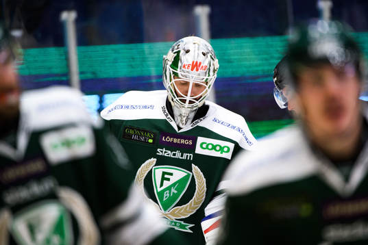 Färjestads målvakt Lars Haugen deppar