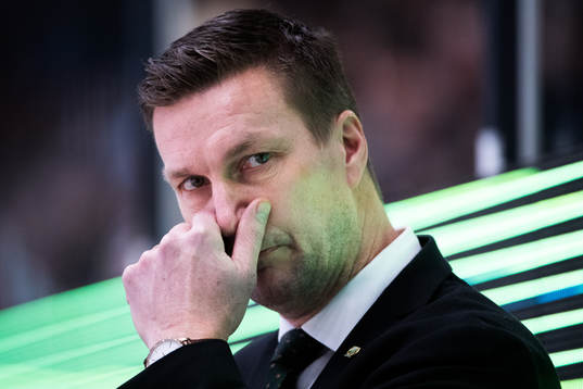 Färjestads tränare Johan Pennerborn deppar