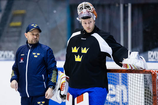 Sveriges målvaktstränare Stefan Ladhe och målvakt Magnus