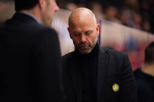 Brynäs head coach Tommy Sjödin of Brynäs looks dejected