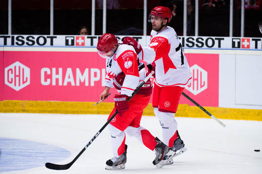 Bohumil Jank of Ocelari Trinec  with a broken skate