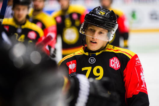 Daniel Mannberg of Brynäs celebrates the 3-5 goal