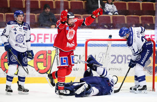 Västerviks Joacim Hedblad jublar