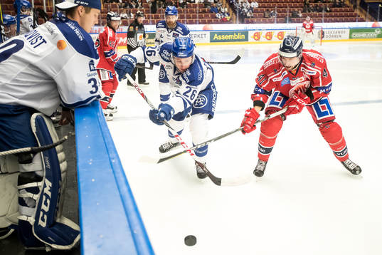 Leksands Patrik Norén och Västerviks Joacim Hedblad  i