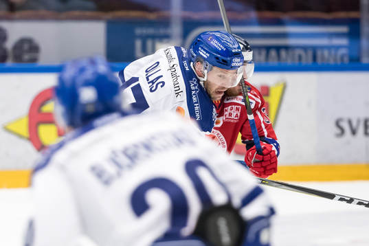 Leksands Jesper Ollas  i ishockeymatchen i