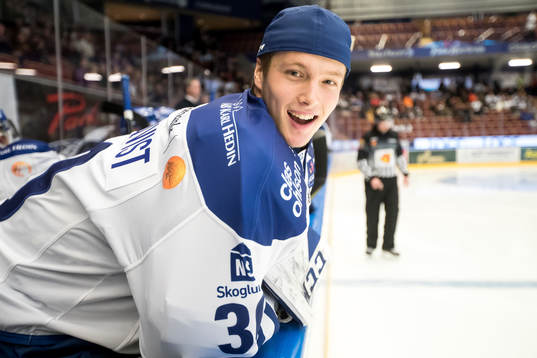 Leksands målvakt Victor Rönnqvist  i ishockeymatchen i