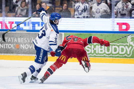 Leksands Anton Öhman och Västerviks Christopher Fish  i