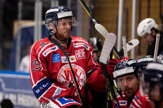 Västerviks Christopher Fish  i ishockeymatchen i