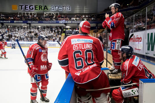 Västerviks Erik Gustafsson och målvakt Viktor Östlund