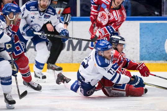 Leksands Jesper Ollas och Västerviks Oskar Drugge  i