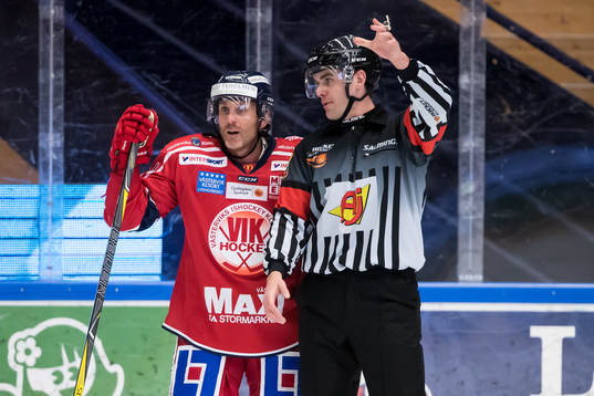 Västerviks Conny Strömberg och domare Richard Magnusson i