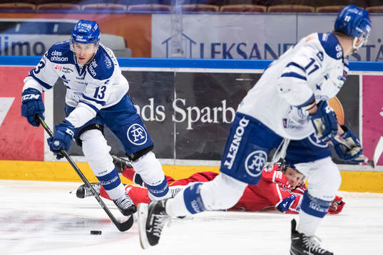 Leksands Jon Knuts och Västerviks målvakt Jonas Fransson