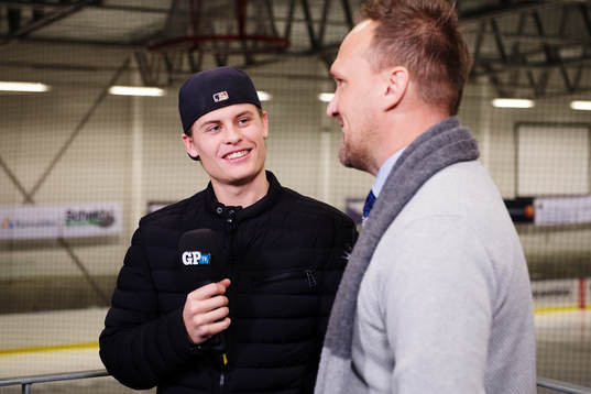 Göteborgs Postens reporter Johan Rylander intervjuar