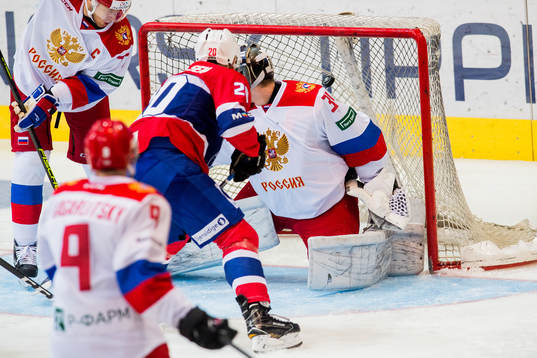 Anders Bastiansen of Norway scores 2-1