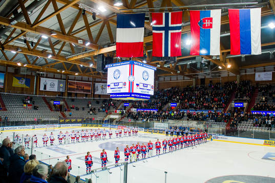 The line up of Russia and Norway