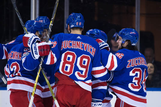 Rangers Mats Zuccarello (t h) jublar med lagkamrater