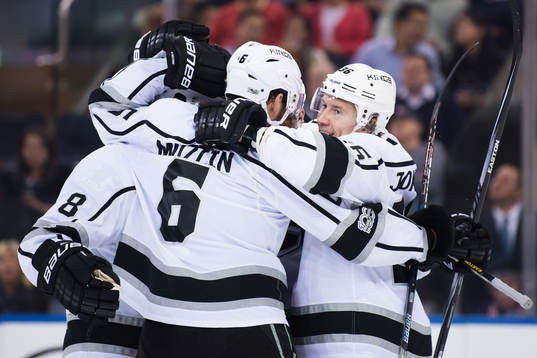 Kings Jussi Jokinen (t h) jublar med lagkamrater
