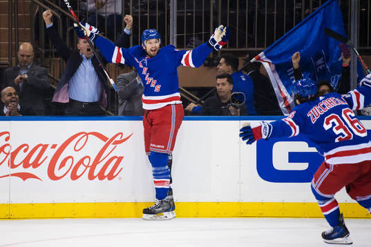 Rangers Rick Nash och Mats Zuccarello jublar