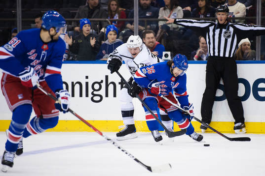 Kings Jussi Jokinen utmanas av Rangers Mats Zuccarello