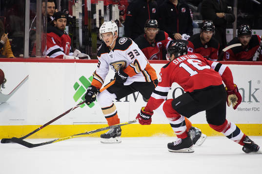 Ducks Jakob Silfverberg och Devils Steven Santini