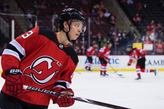 Devils Jesper Bratt på uppvärmningen