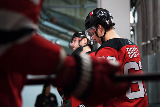 Devils Jesper Bratt i spelargången