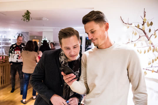 Douglas Johansson träffar Malmö FFs Markus Rosenberg som
