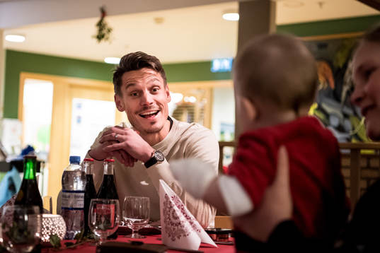 Malmö FFs Markus Rosenberg som besöker Ronald McDonald