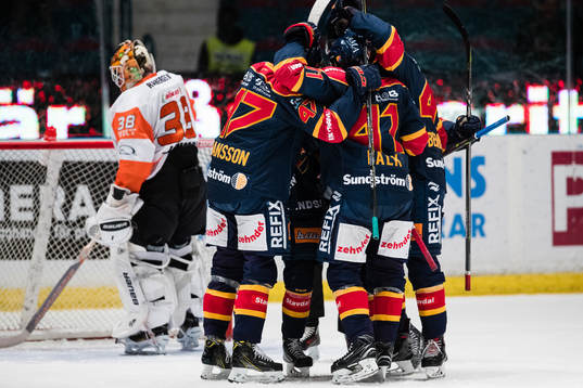 Karlskronas målvakt Johannes Jönsson deppar och