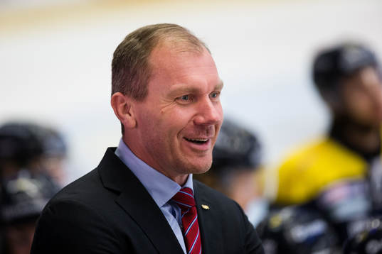 s tränare Johan Lindbom